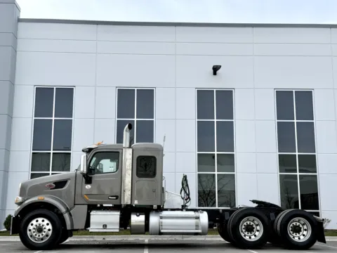 More photos of 2022 PETERBILT 567 at Forge Truck Centers - Illinois, IL