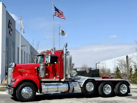 2016 KENWORTH W900 for sale in New Lenox, IL