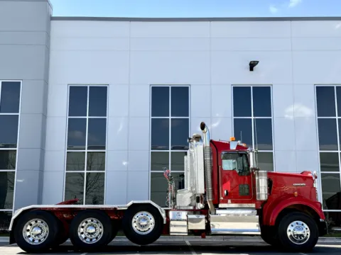 Another view of 2016 KENWORTH W900 for sale in New Lenox, IL at Forge Truck Centers - Illinois