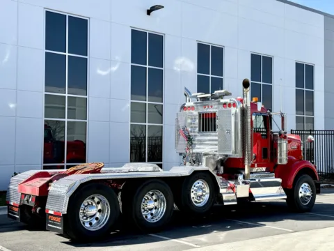 More photos of 2016 KENWORTH W900 at Forge Truck Centers - Illinois, IL