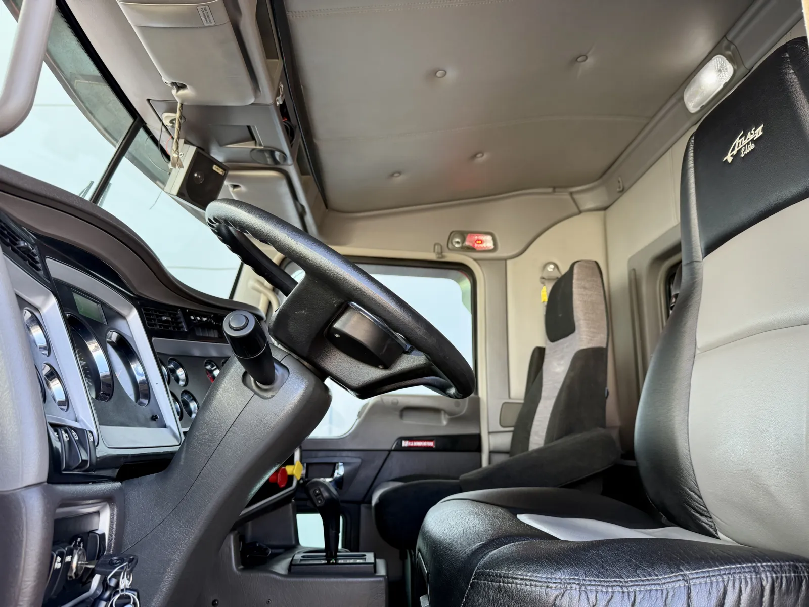 2016 Kenworth W900 - image 14