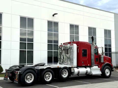 More photos of 2014 KENWORTH T800 at Forge Truck Centers - Illinois, IL