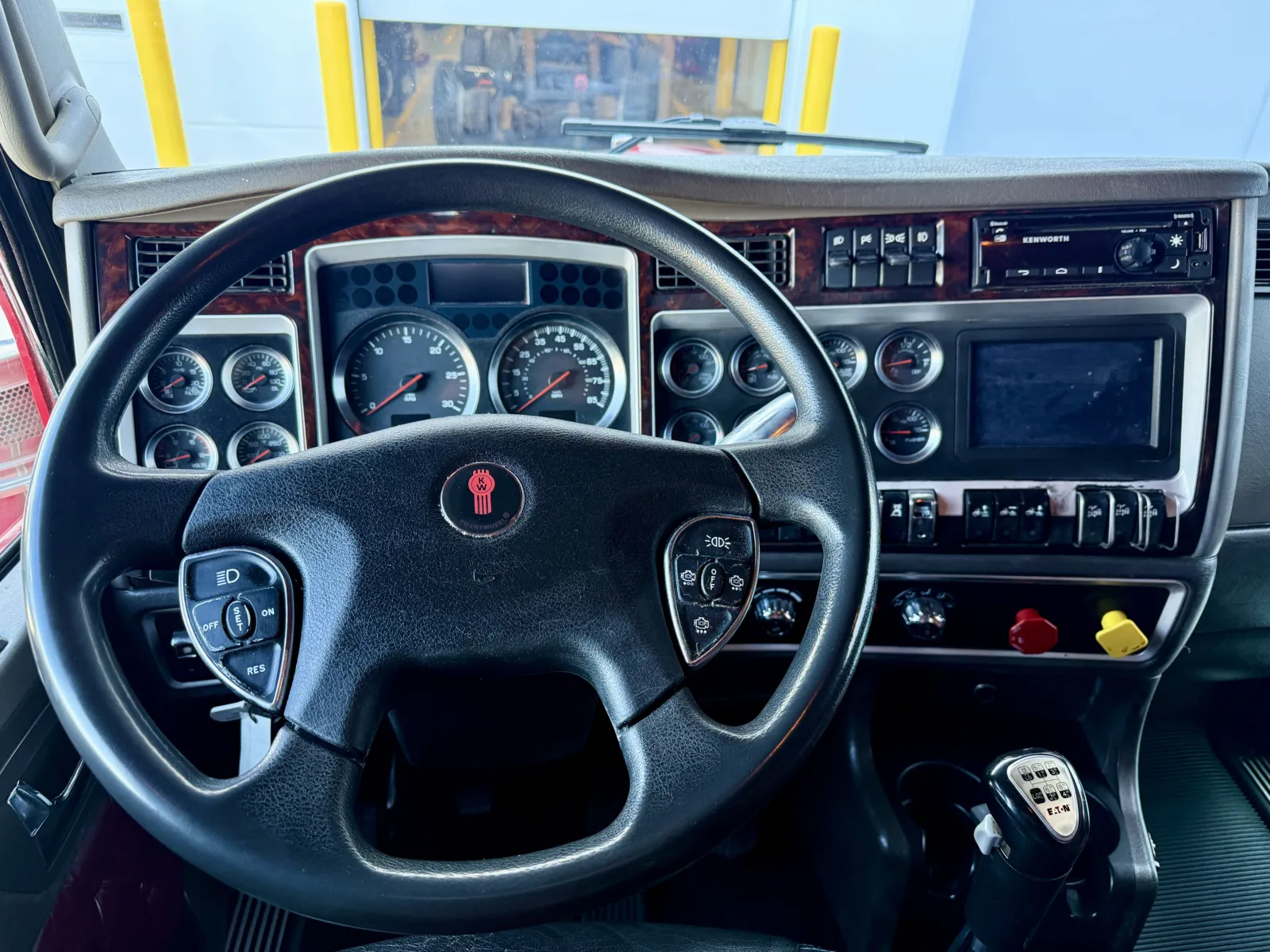 2014 Kenworth T800 - image 16