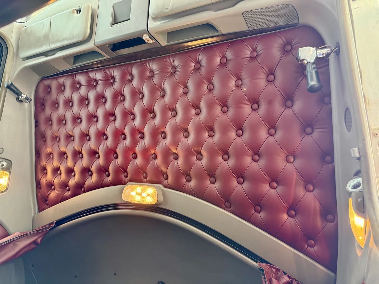 2014 Kenworth T800 - image 21