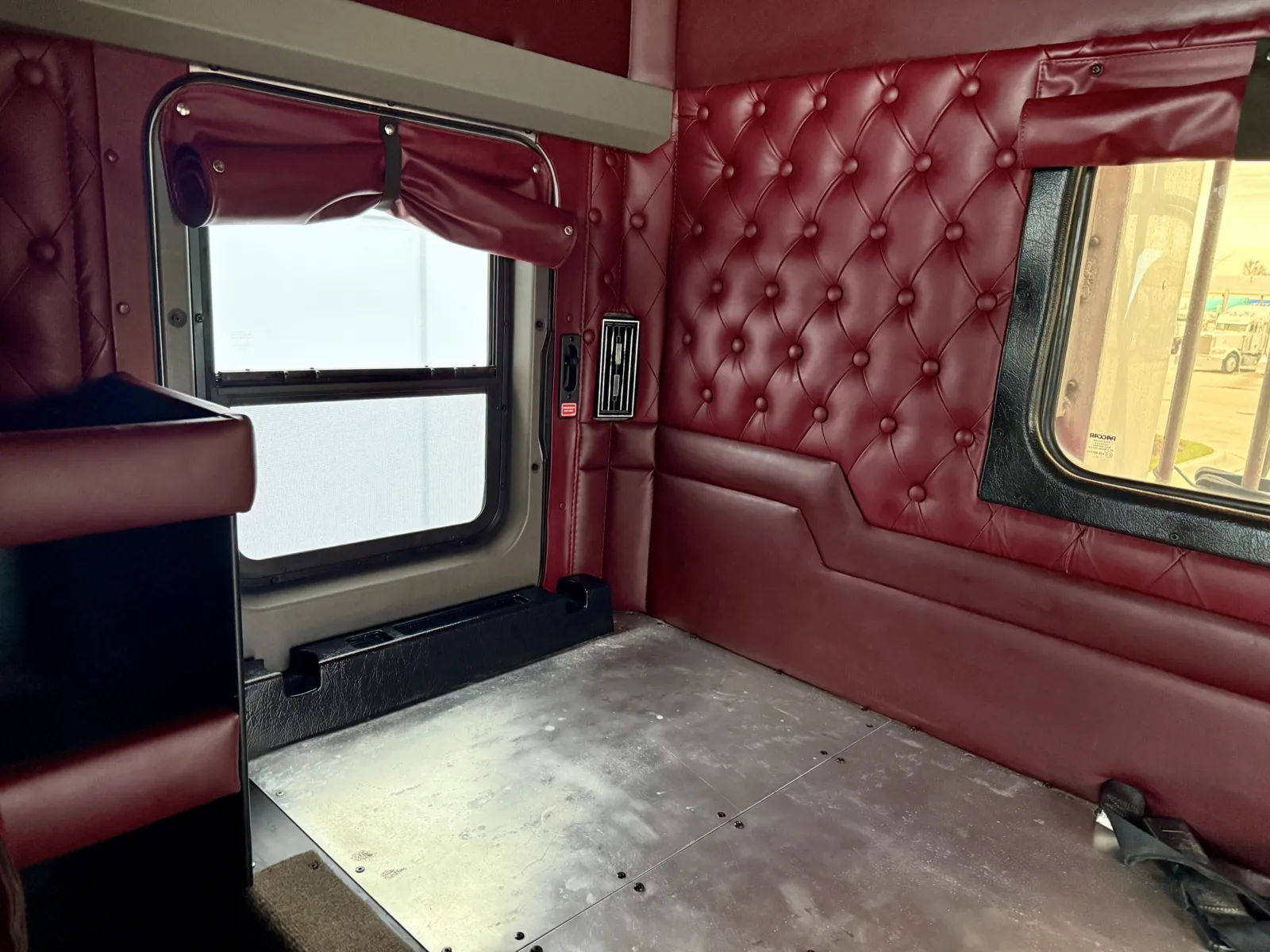 2014 Kenworth T800 - image 22