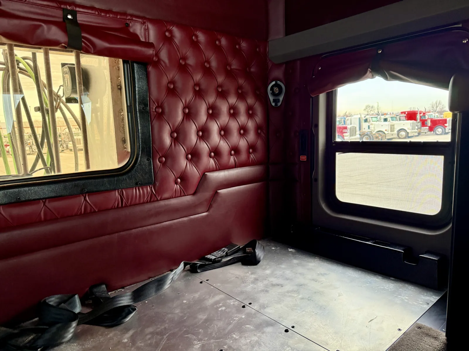 2014 Kenworth T800 - image 24