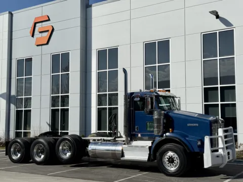 Photos of 2012 KENWORTH T800 for sale in New Lenox, IL at Forge Truck Centers - Illinois