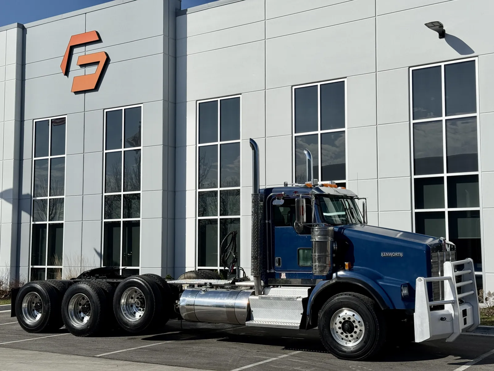 2012 Kenworth T800 - image 2