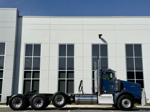 Another view of 2012 KENWORTH T800 for sale in New Lenox, IL at Forge Truck Centers - Illinois