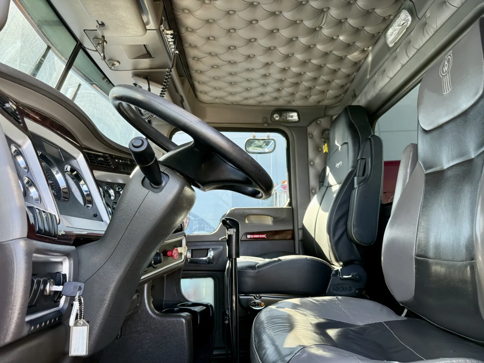 2012 Kenworth T800 - image 14