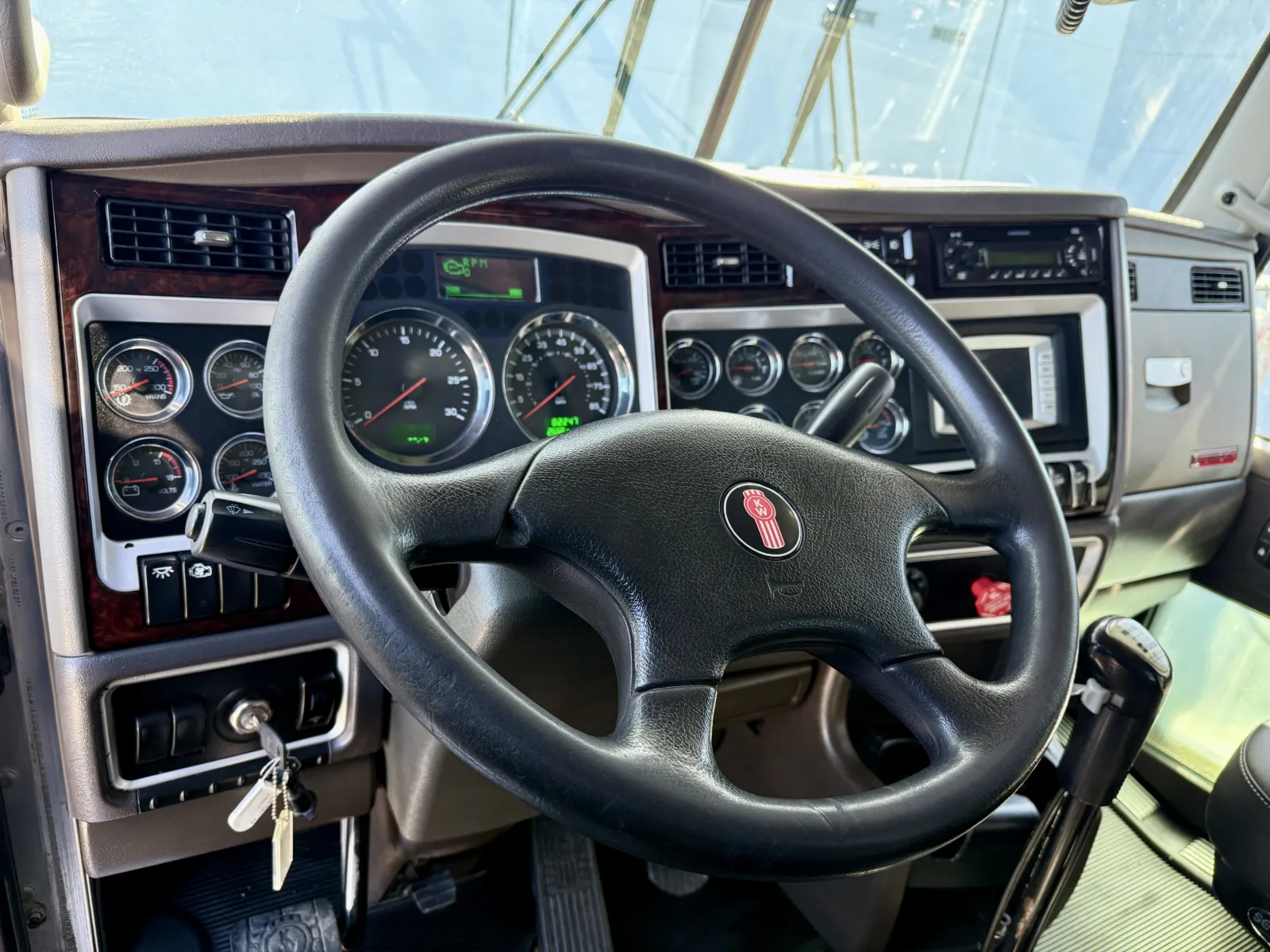 2012 Kenworth T800 - image 15