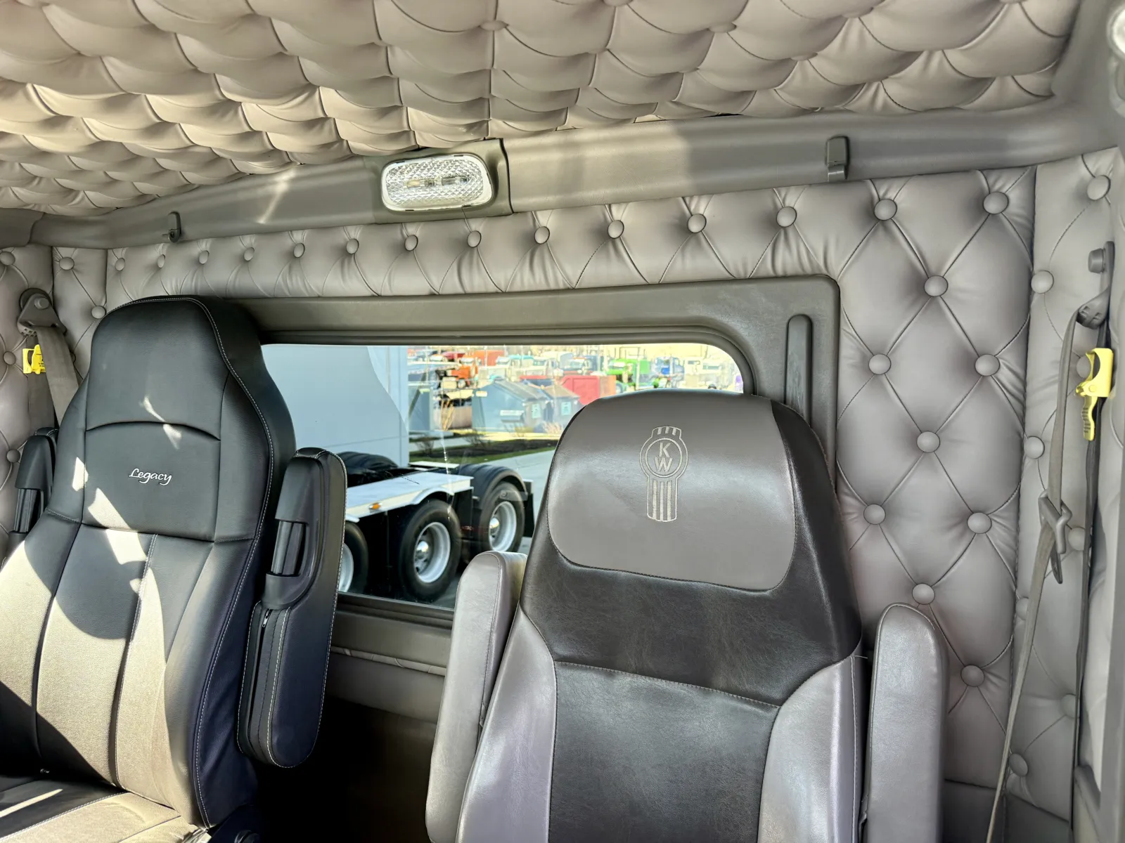 2012 Kenworth T800 - image 20