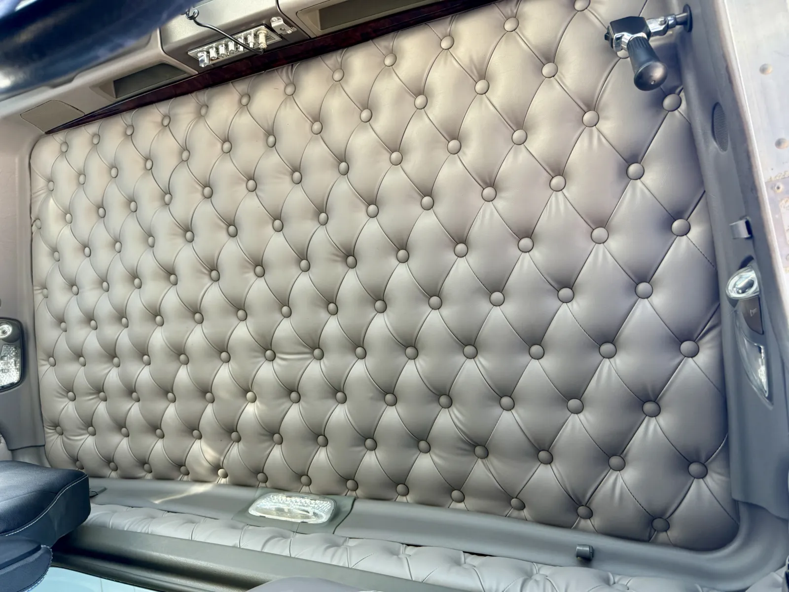 2012 Kenworth T800 - image 21