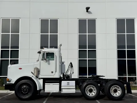 More photos of 1994 PETERBILT 357 at Forge Truck Centers - Illinois, IL