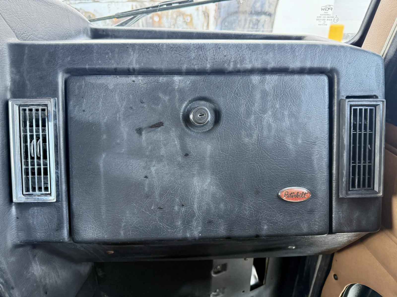 1994 Peterbilt - image 19