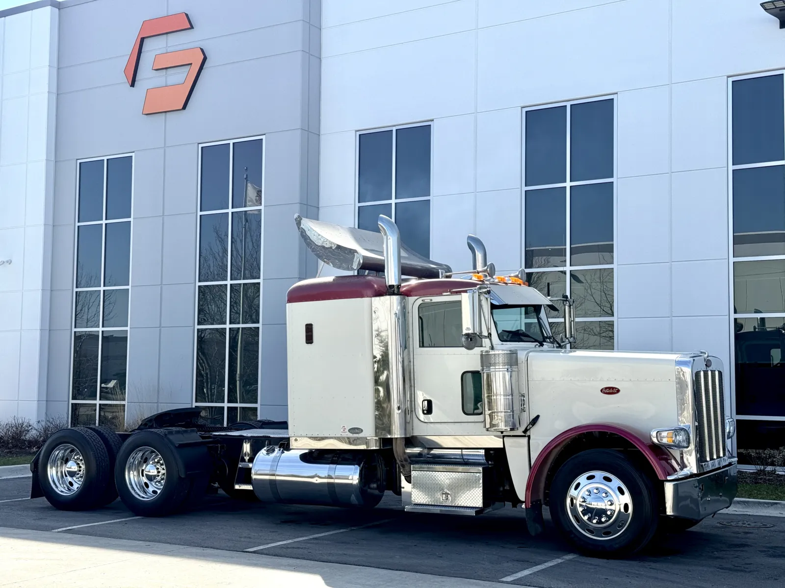 2008 Peterbilt - image 2