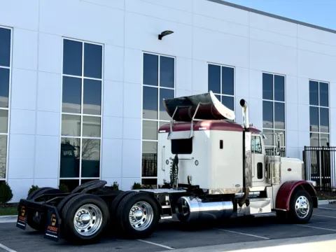 More photos of 2008 PETERBILT 388 at Forge Truck Centers - Illinois, IL