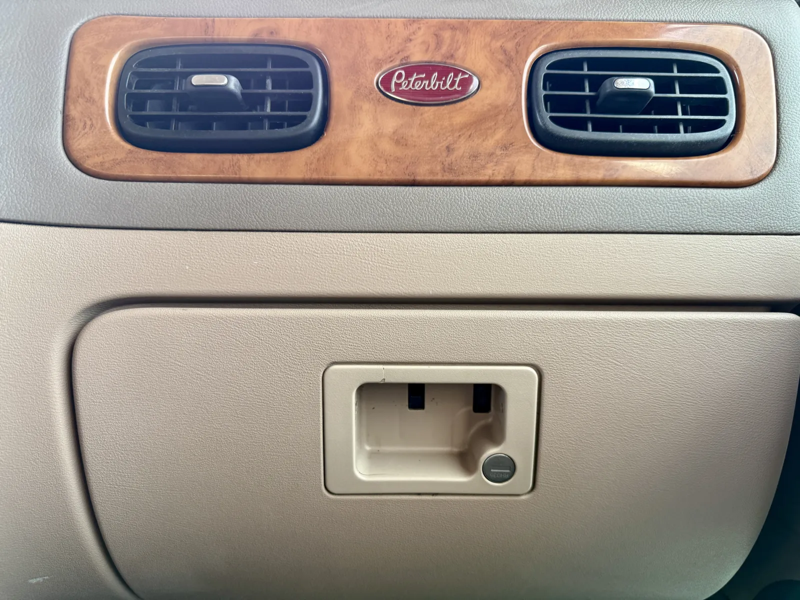 2008 Peterbilt - image 19