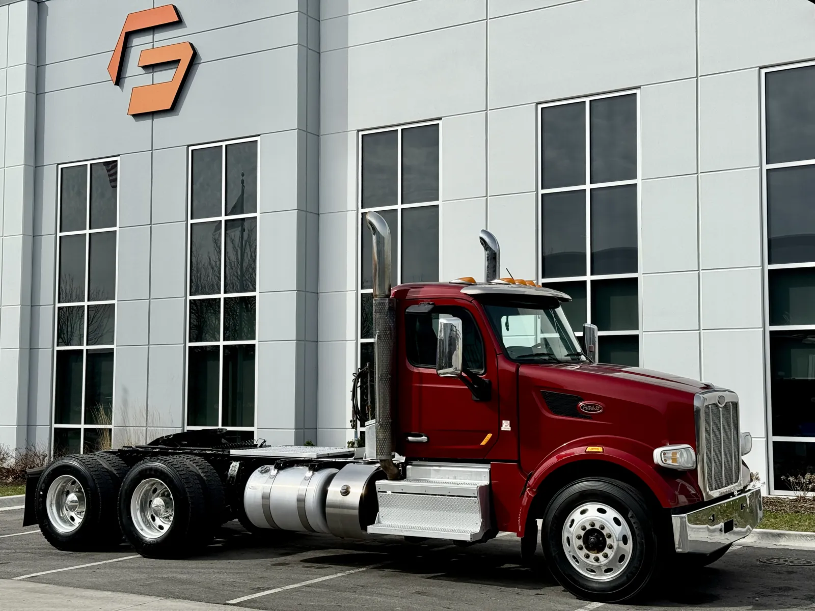 2020 Peterbilt 567 - image 2