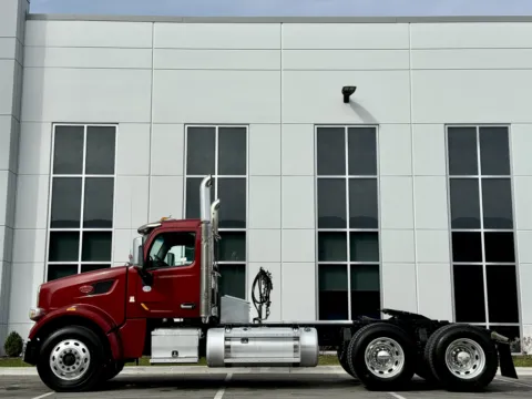 Another view of 2020 PETERBILT 567 for sale in New Lenox, IL at Forge Truck Centers - Illinois
