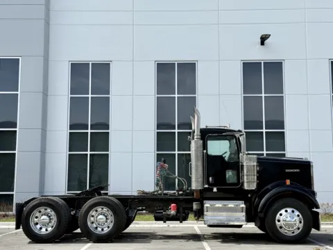 Another view of 2007 KENWORTH W900 for sale in New Lenox, IL at Forge Truck Centers - Illinois
