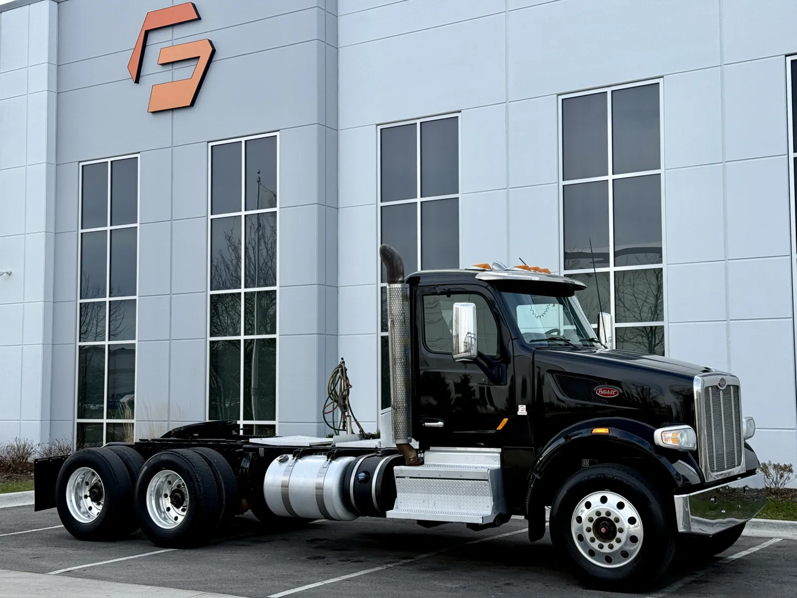 2020 Peterbilt 567 - image 2