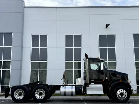 Another view of 2020 PETERBILT 567 for sale in New Lenox, IL at Forge Truck Centers - Illinois