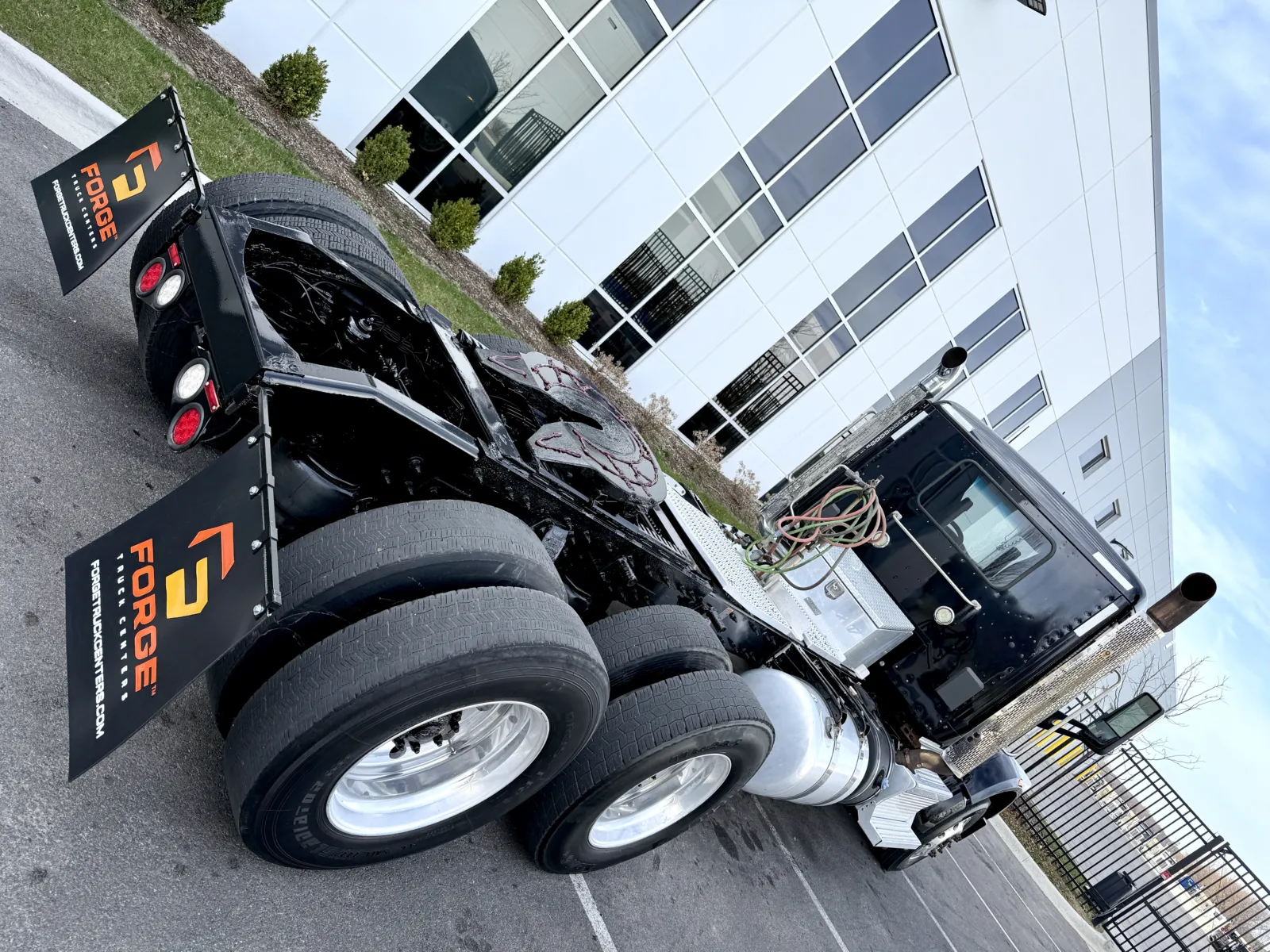 2020 Peterbilt 567 - image 11