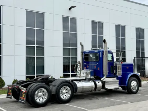 More photos of 2022 PETERBILT 389 at Forge Truck Centers - Illinois, IL