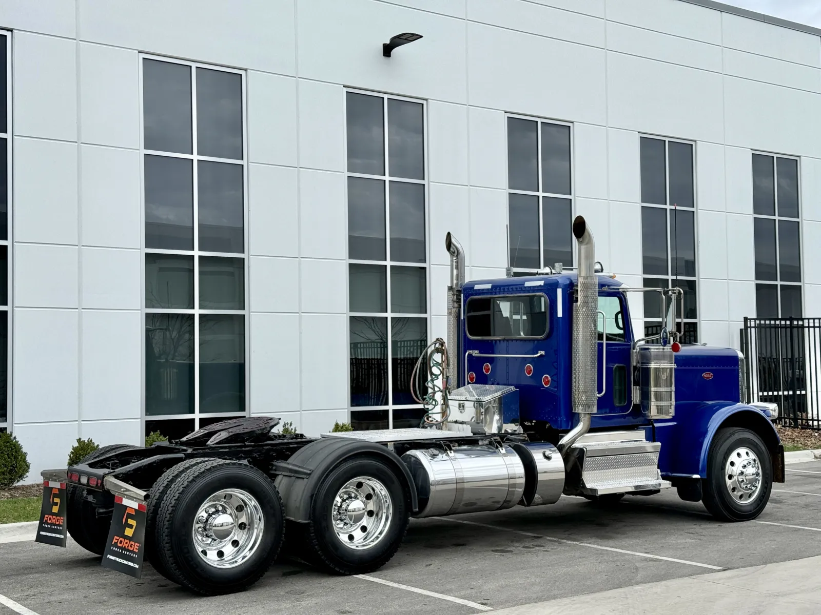 2022 Peterbilt 389 - image 5