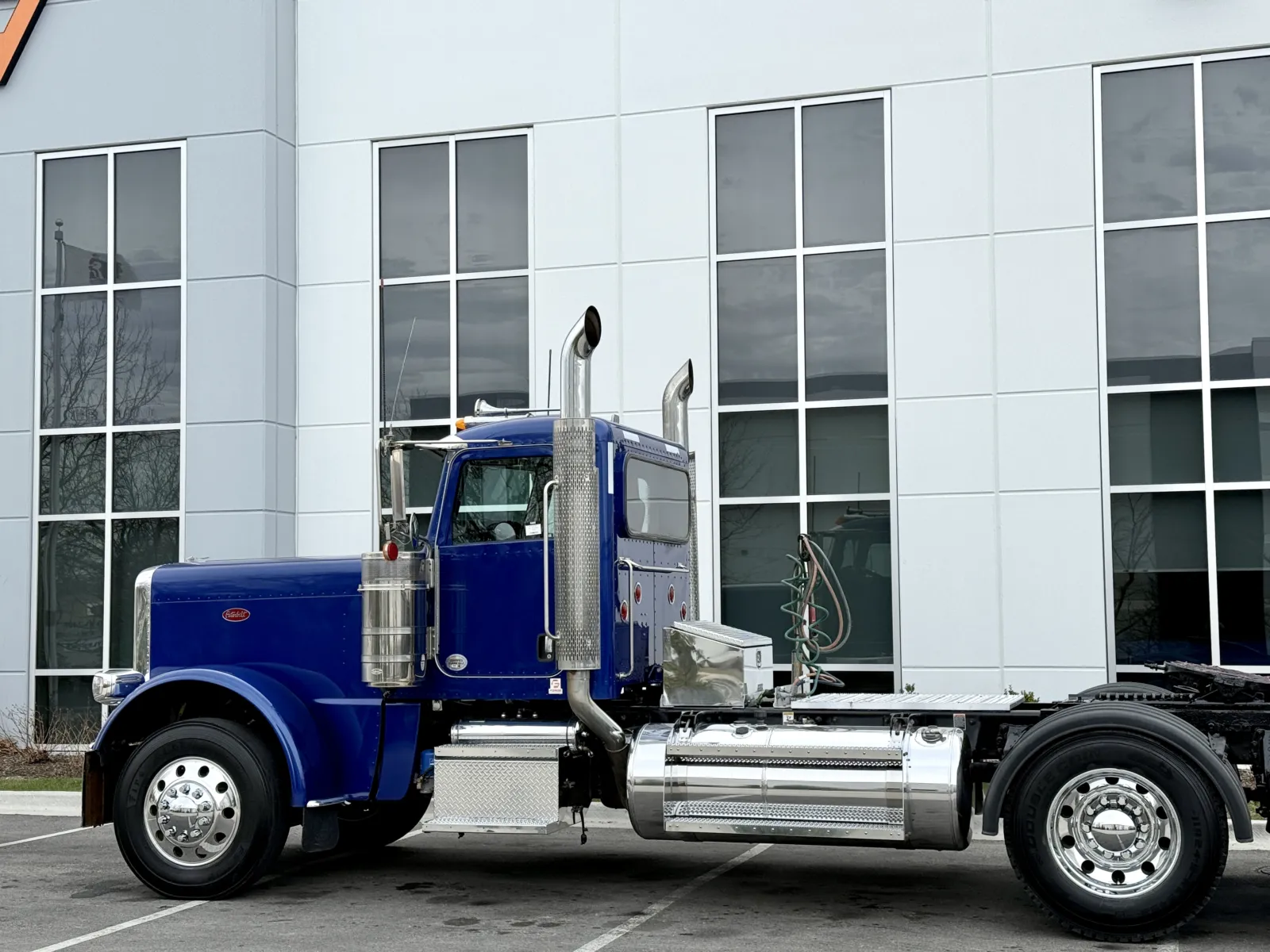 2022 Peterbilt 389 - image 8