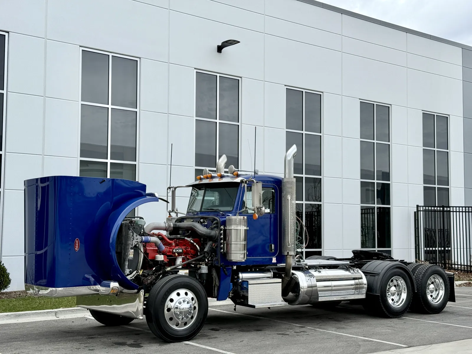 2022 Peterbilt 389 - image 10