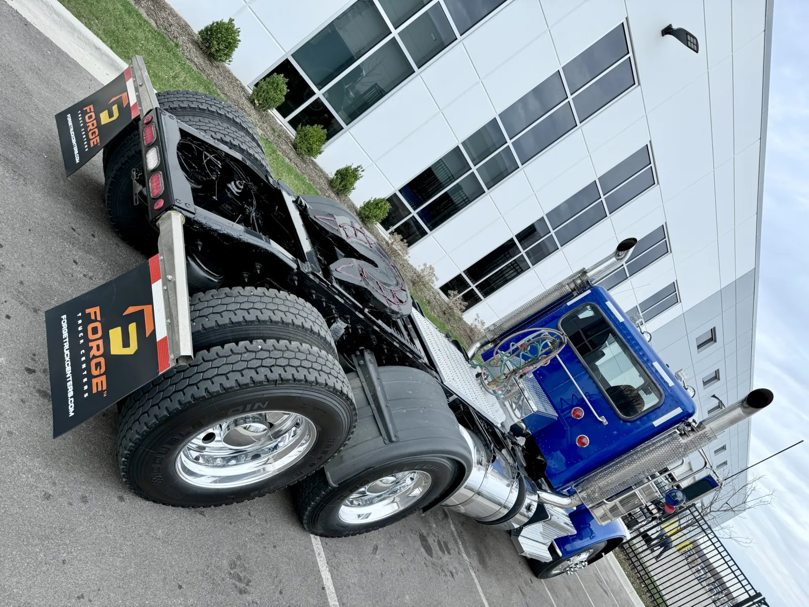 2022 Peterbilt 389 - image 11