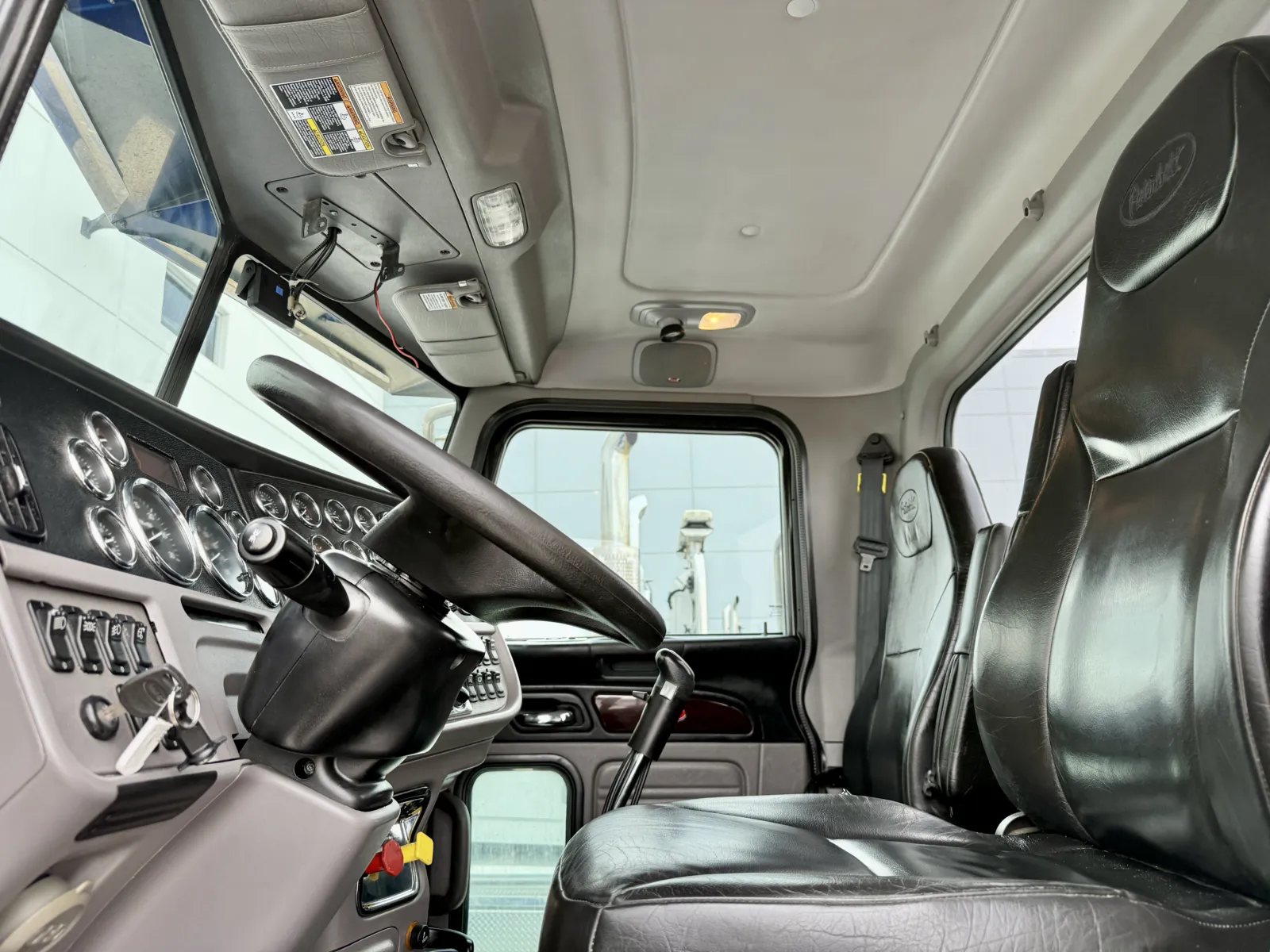 2022 Peterbilt 389 - image 14