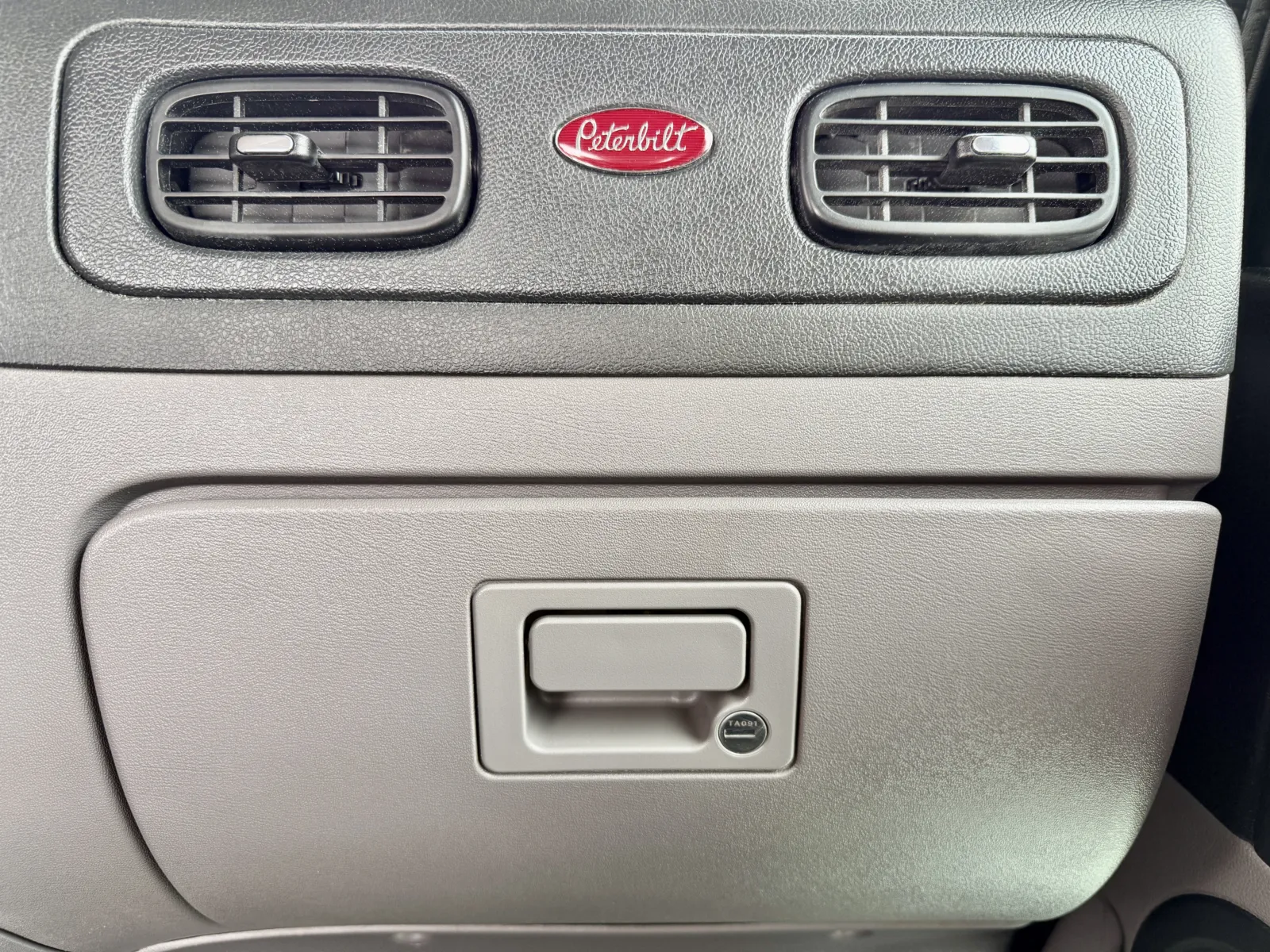 2022 Peterbilt 389 - image 19