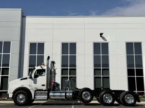 More photos of 2019 KENWORTH T880 at Forge Truck Centers - Illinois, IL
