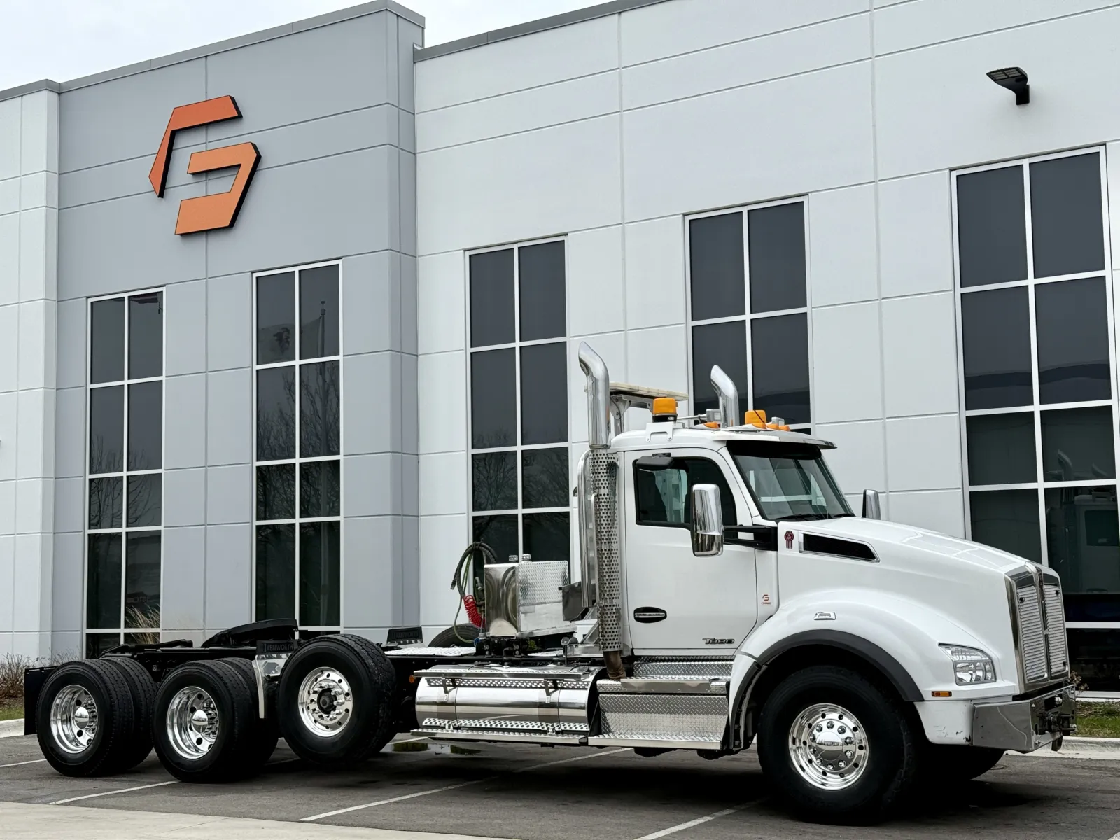 2019 Kenworth T880 - image 2