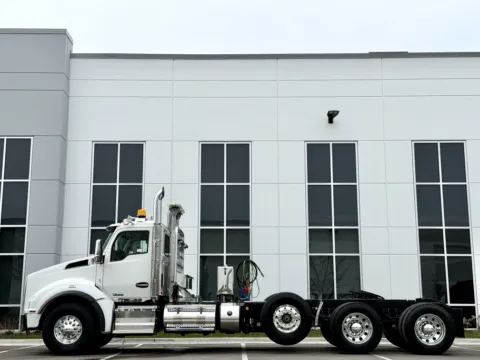 More photos of 2019 KENWORTH T880 at Forge Truck Centers - Illinois, IL
