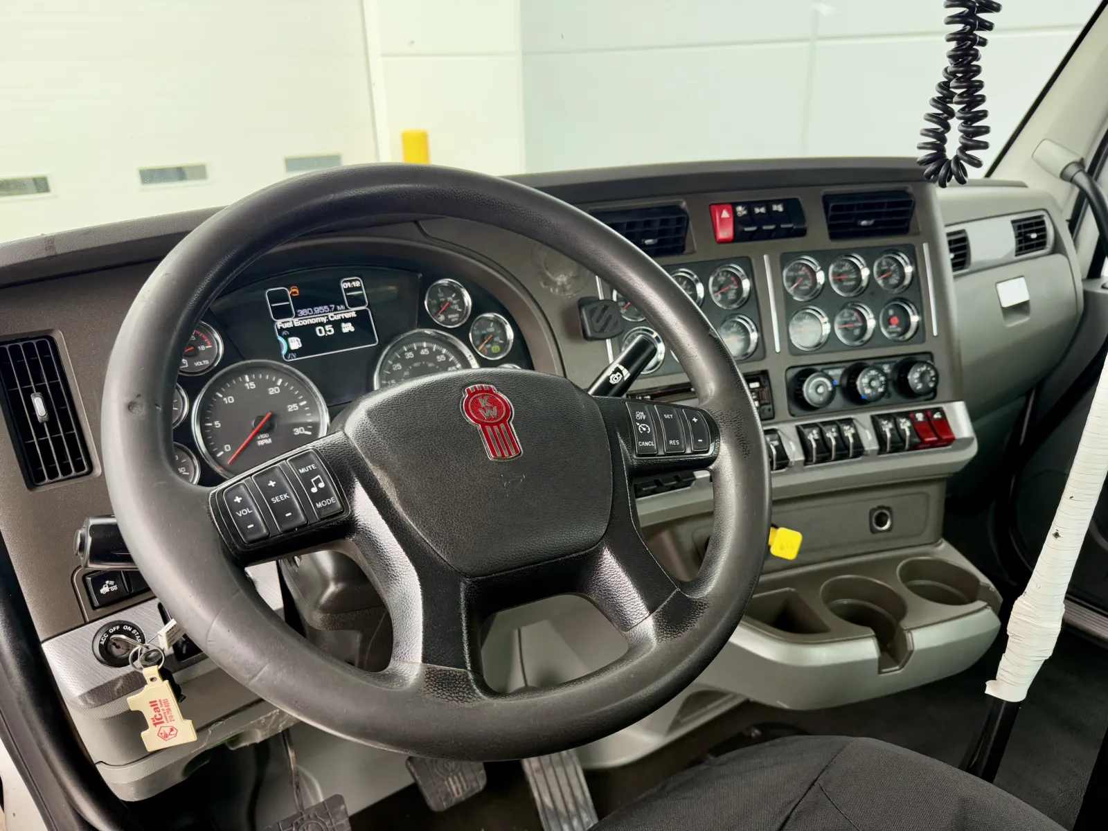 2019 Kenworth T880 - image 15