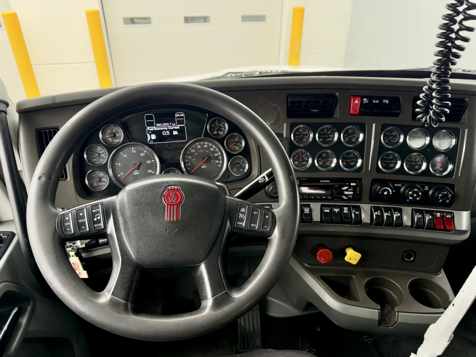2019 Kenworth T880 - image 16
