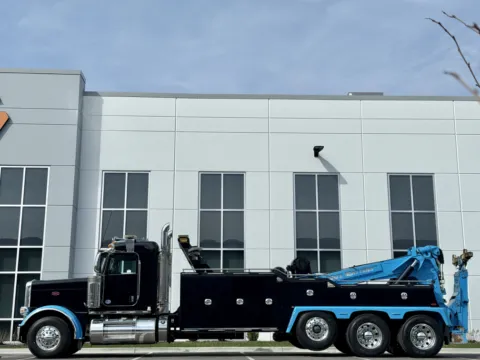 More photos of 2018 PETERBILT 389 at Forge Truck Centers - Illinois, IL