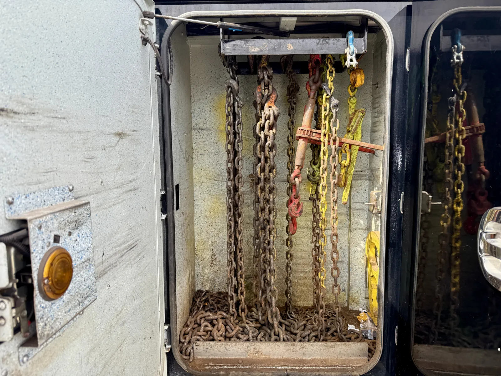 2018 Peterbilt 389 - image 15