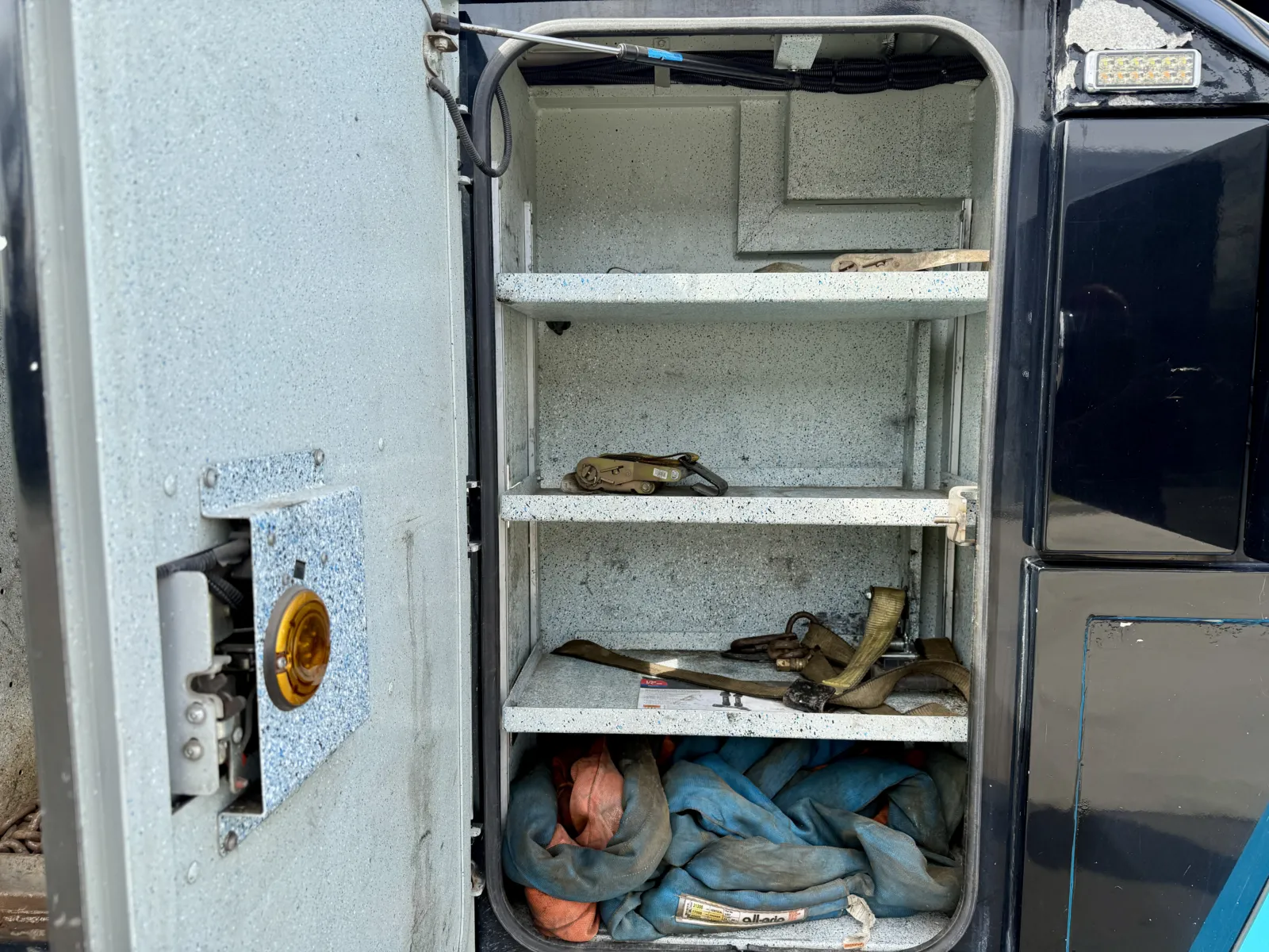 2018 Peterbilt 389 - image 16