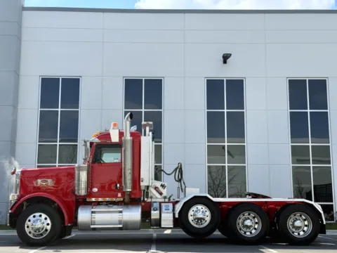 More photos of 2013 PETERBILT 388 at Forge Truck Centers - Illinois, IL
