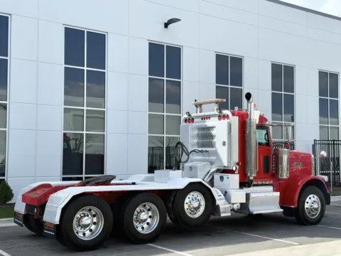 More photos of 2013 PETERBILT 388 at Forge Truck Centers - Illinois, IL