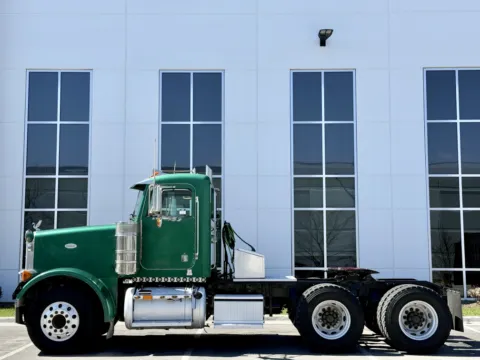 More photos of 1998 PETERBILT 378 at Forge Truck Centers - Illinois, IL