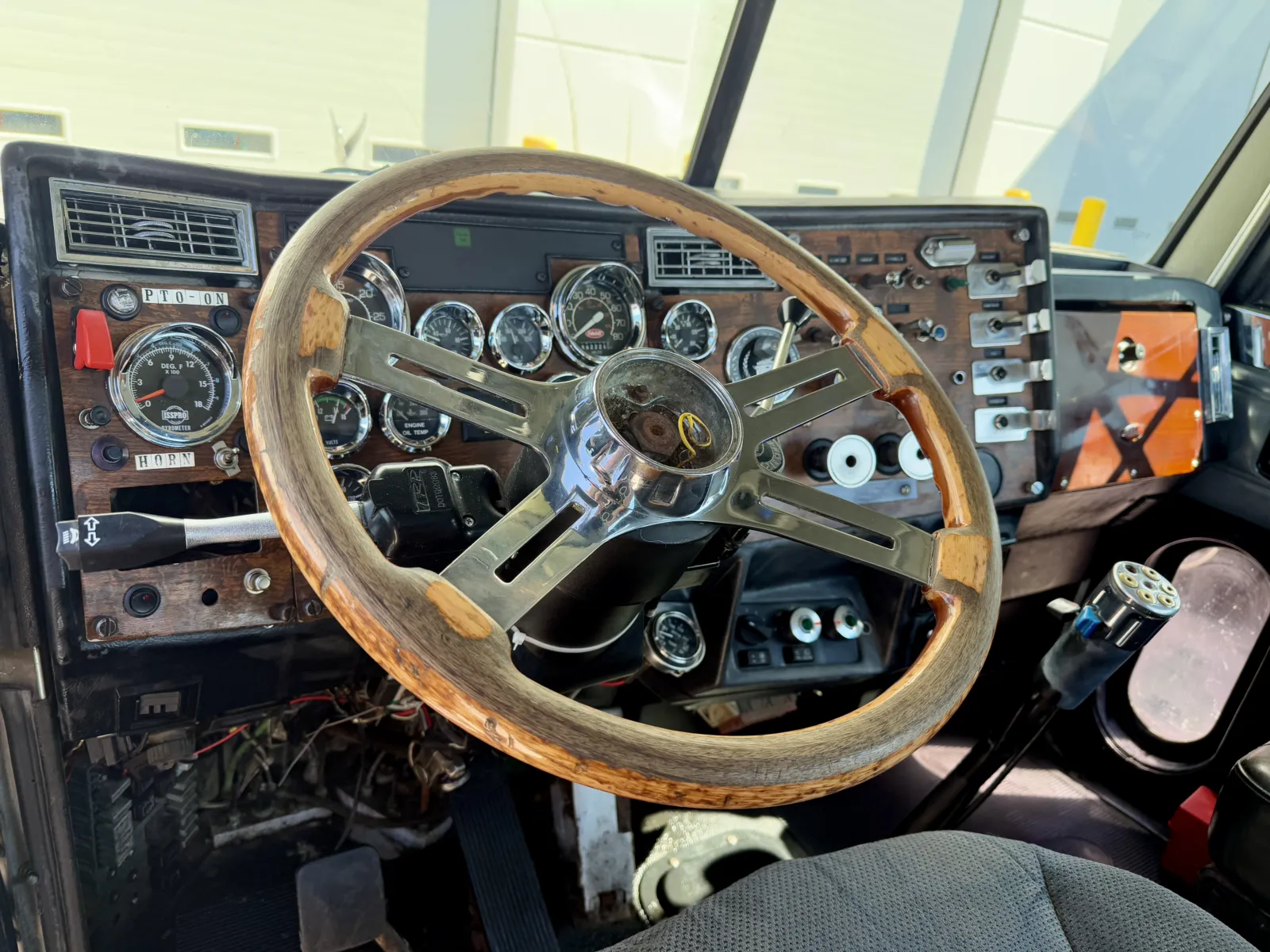 1998 Peterbilt - image 15