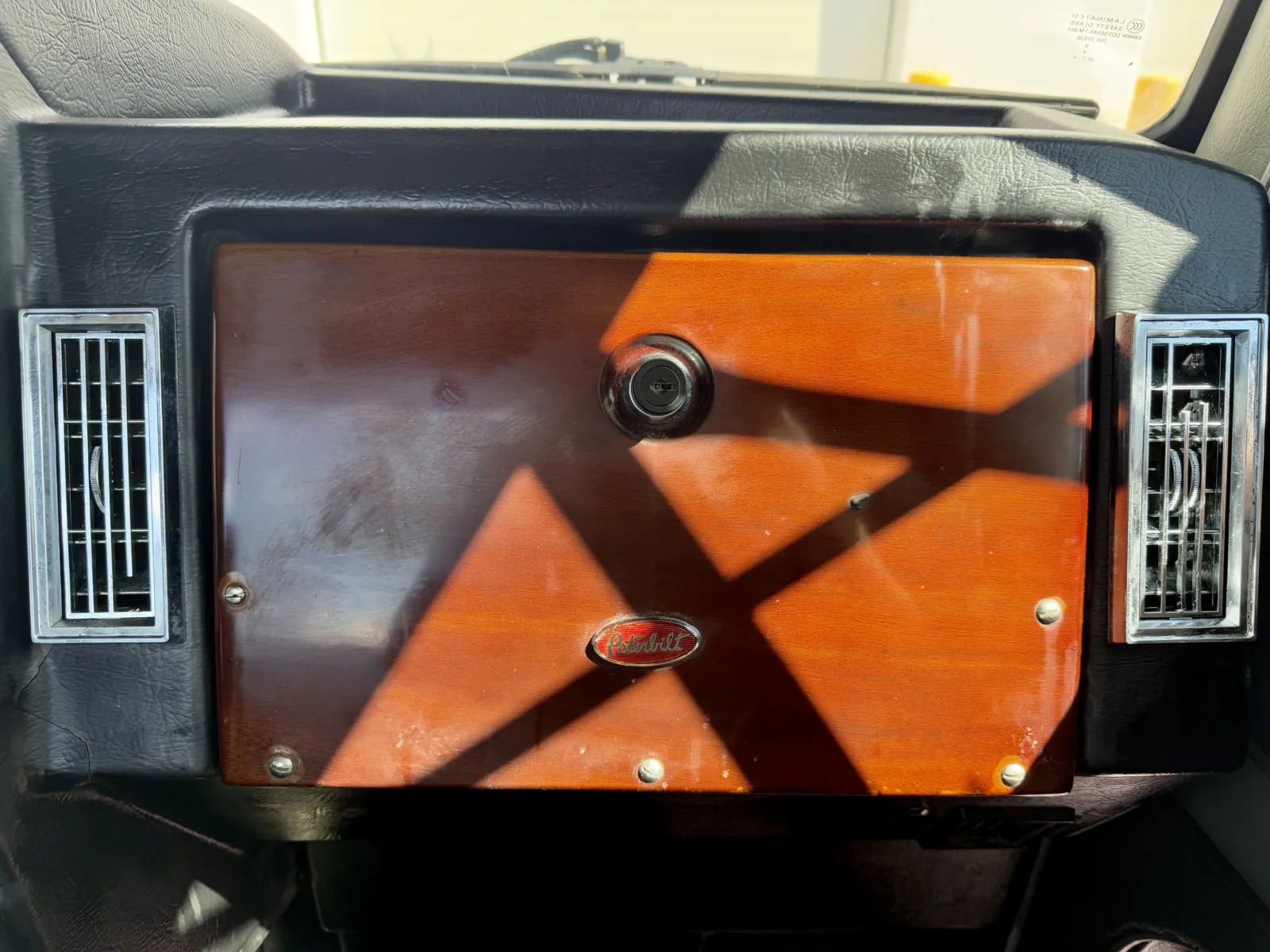 1998 Peterbilt - image 19