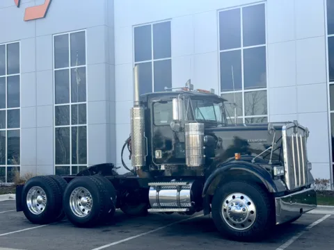 Photos of 1999 KENWORTH W900 for sale in New Lenox, IL at Forge Truck Centers - Illinois