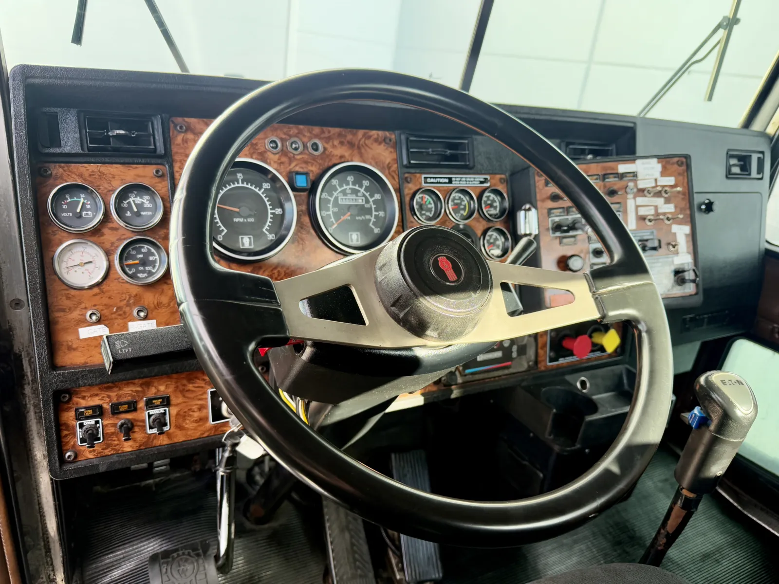 1999 Kenworth W900 - image 15